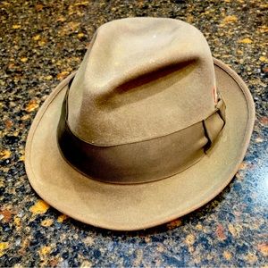 VTG 1960s era Bee Hats Custom Made Brown Beaver Felt Fedora Distressed Worn Sz 7